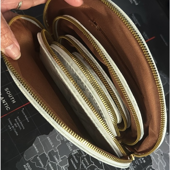 4 in 1 Pouch - Picture 2 of 4